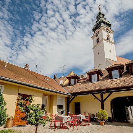 Riviera Rooms Vendegszobak Mosonmagyaróvár Exterior foto