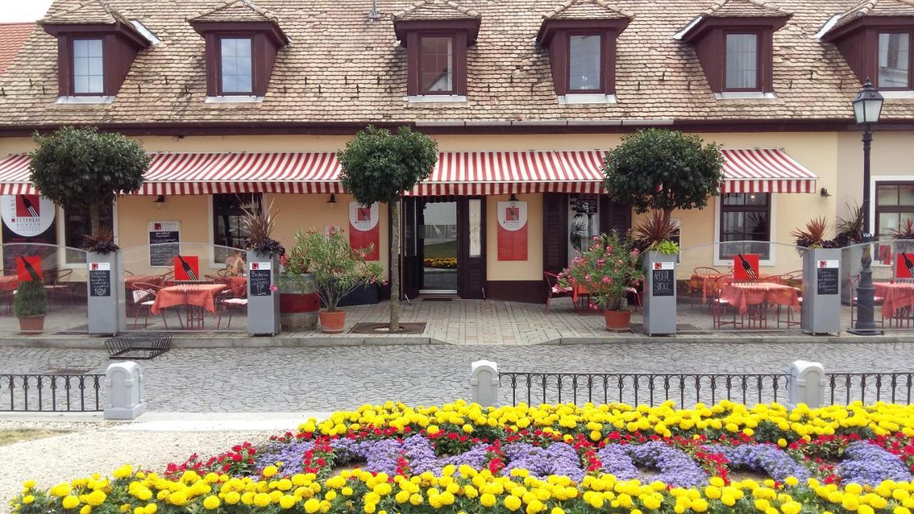 Riviera Rooms Vendegszobak Mosonmagyaróvár Exterior foto
