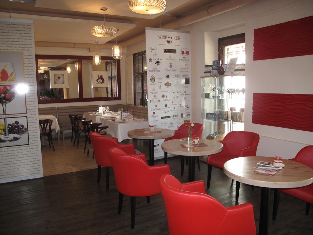 Riviera Rooms Vendegszobak Mosonmagyaróvár Exterior foto