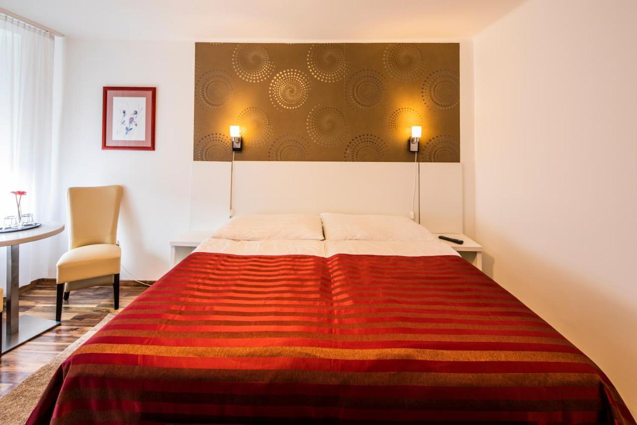Riviera Rooms Vendegszobak Mosonmagyaróvár Exterior foto