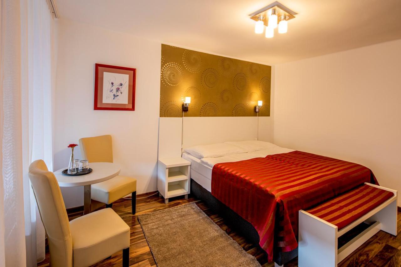 Riviera Rooms Vendegszobak Mosonmagyaróvár Exterior foto
