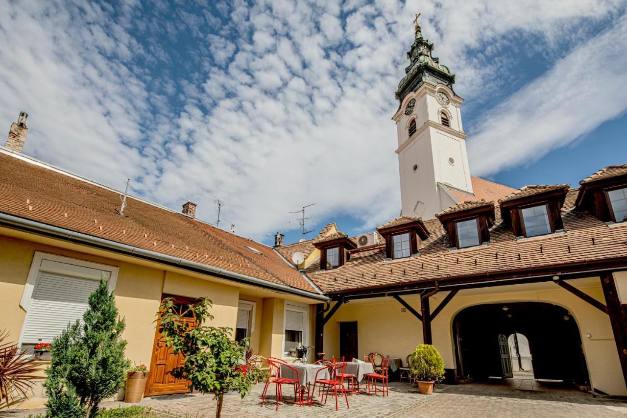 Riviera Rooms Vendegszobak Mosonmagyaróvár Exterior foto